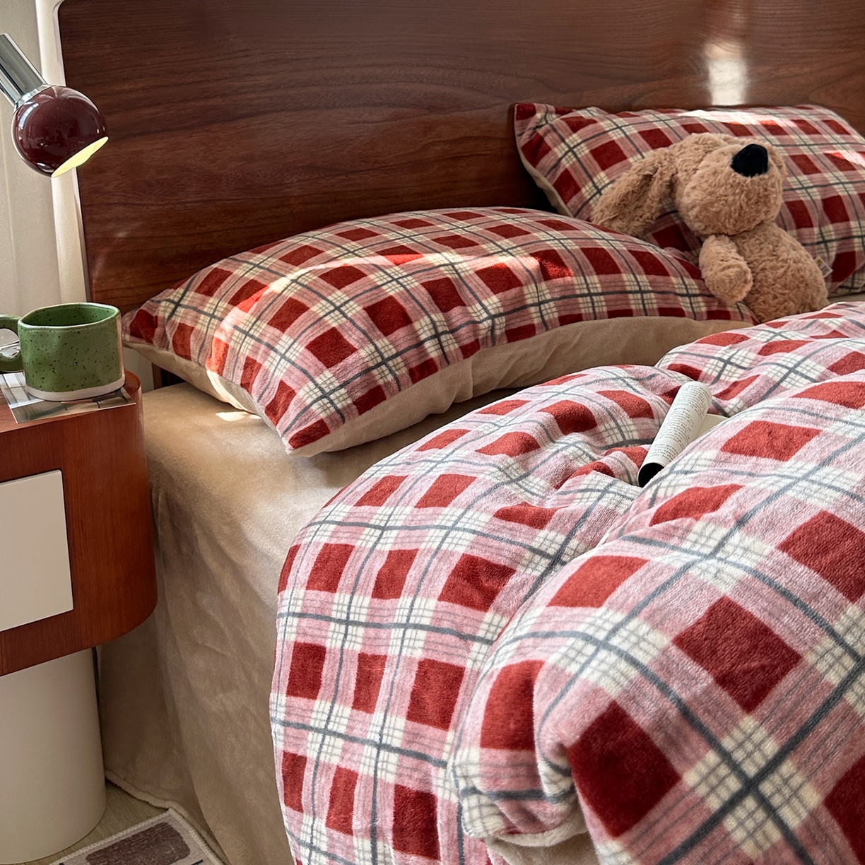 91家纺网 家纺一手货源 找家纺 艾咪-Amy ntmy 2025新款中古风复古格牛奶绒四件套 牛仔格红