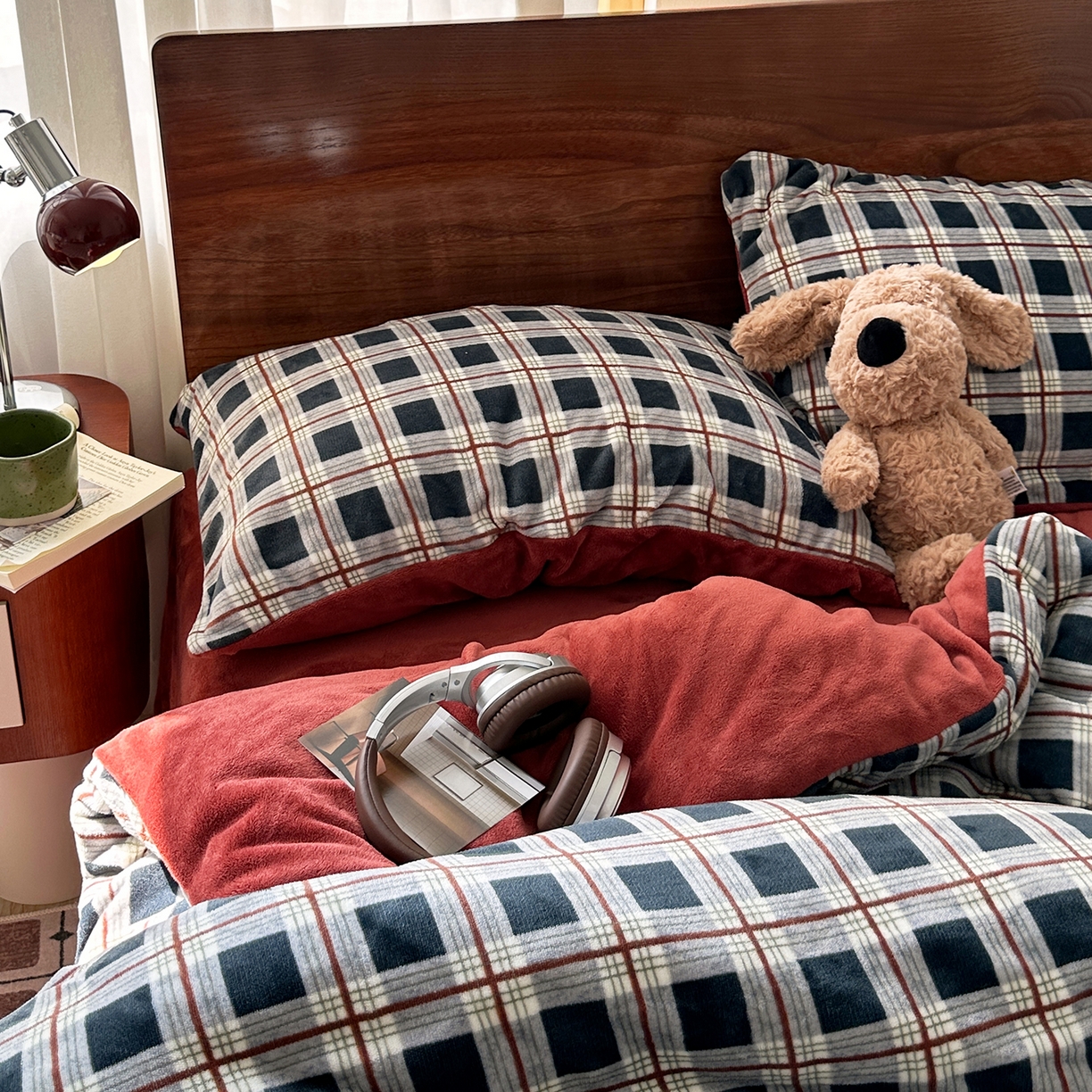 91家纺网 家纺一手货源 找家纺 艾咪-Amy ntmy 2025新款中古风复古格牛奶绒四件套 焦糖蓝格