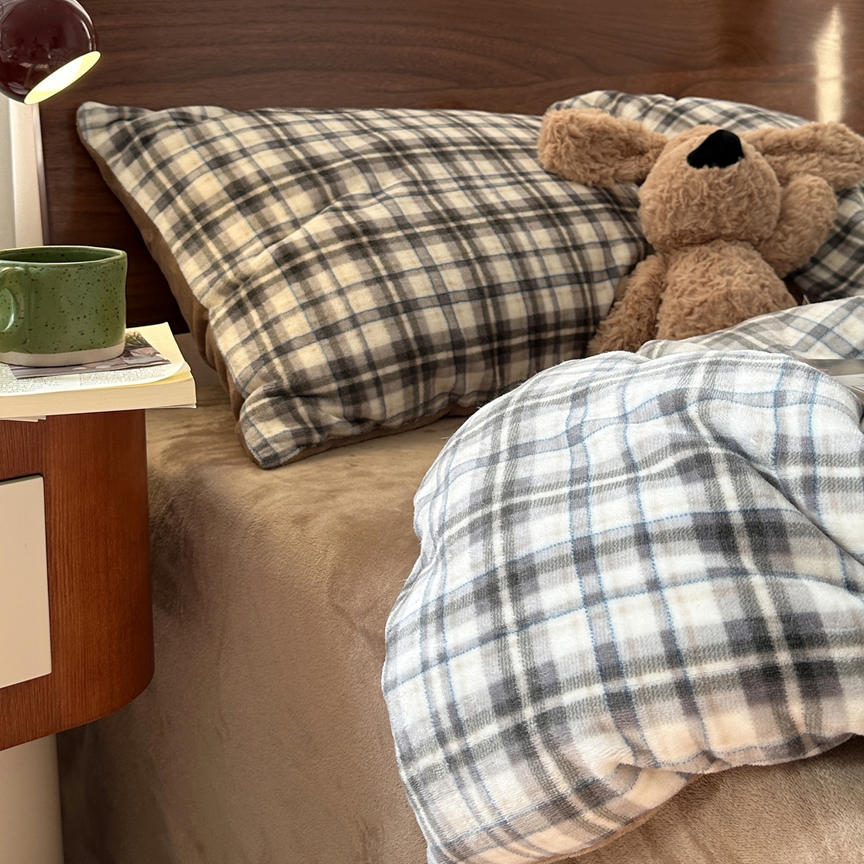 91家纺网 家纺一手货源 找家纺 艾咪-Amy ntmy 2025新款中古风复古格牛奶绒四件套 伊索卡其