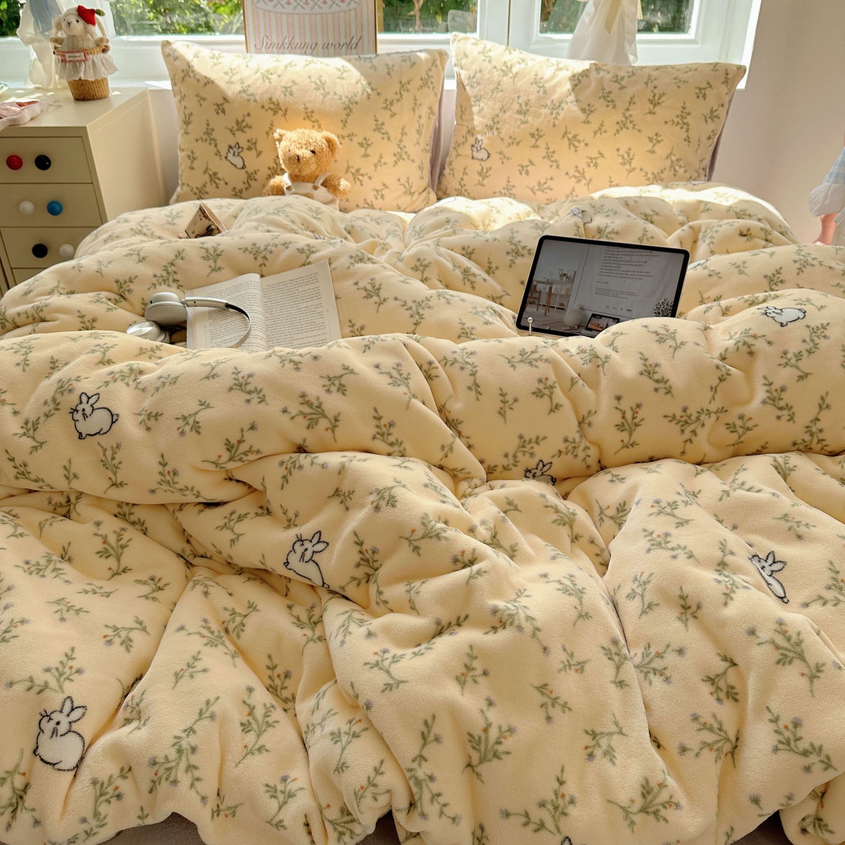 91家纺网 家纺一手货源 找家纺 优选 2025新款小清新加厚高克重牛奶绒四件套直播爆款电商爆款可爱小兔