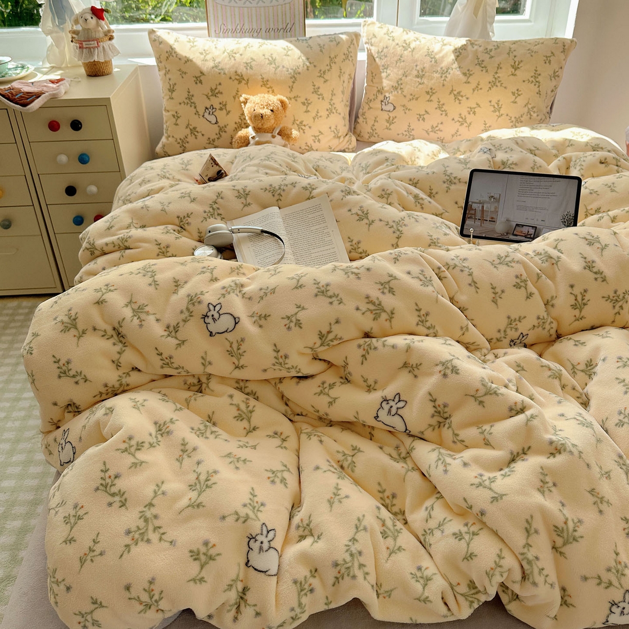 91家纺网 家纺一手货源 找家纺 优选 2025新款小清新加厚高克重牛奶绒四件套直播爆款电商爆款可爱小兔