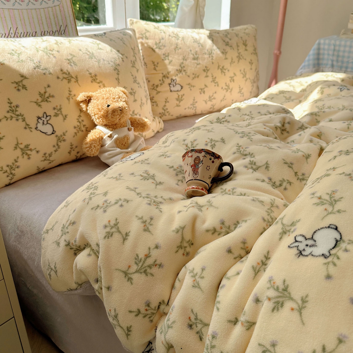 91家纺网 家纺一手货源 找家纺 优选 2025新款小清新加厚高克重牛奶绒四件套直播爆款电商爆款可爱小兔