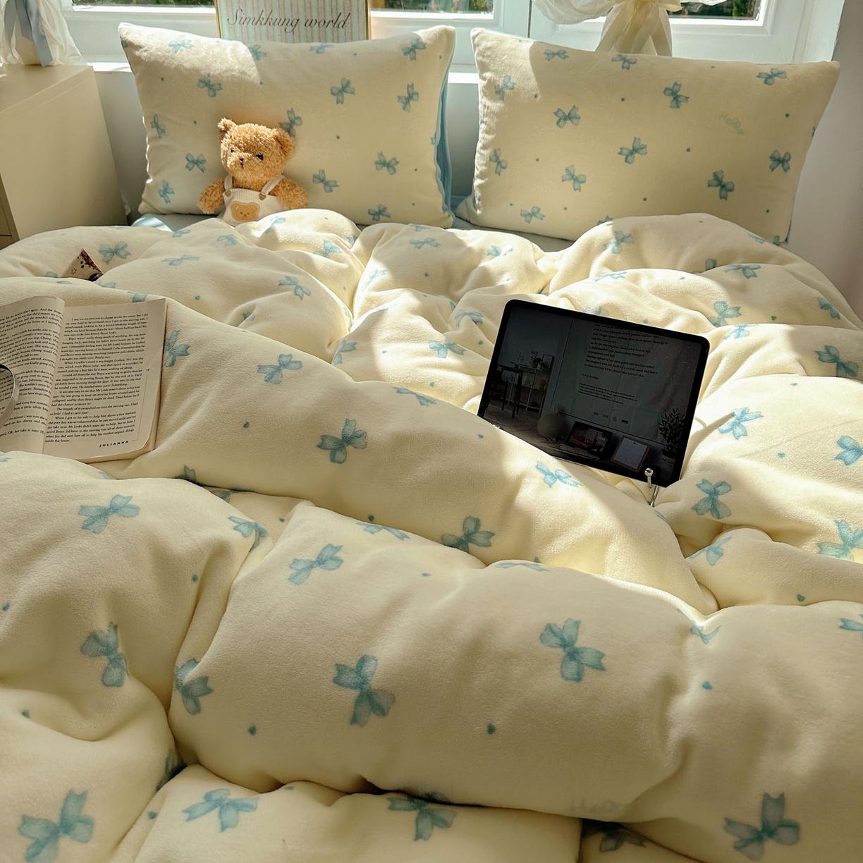 91家纺网 家纺一手货源 找家纺 优选 2025新款小清新加厚高克重牛奶绒四件套直播爆款电商爆款蓝色蝴蝶结