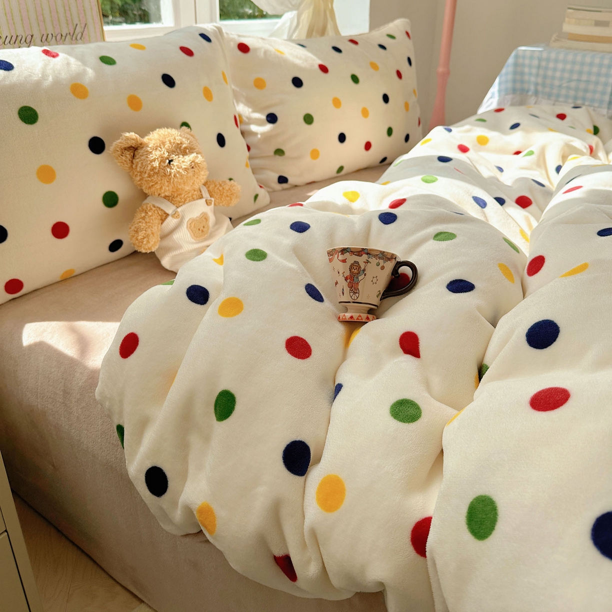 91家纺网 家纺一手货源 找家纺 优选 2025新款小清新加厚高克重牛奶绒四件套直播爆款电商爆款奇异波点