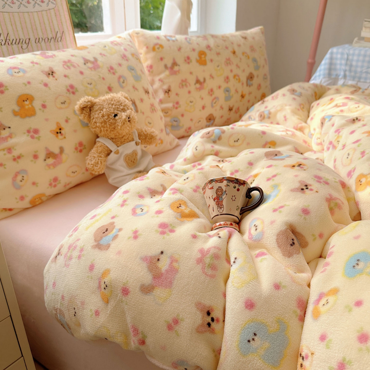 91家纺网 家纺一手货源 找家纺 优选 2025新款小清新加厚高克重牛奶绒四件套直播爆款电商爆款小狗乐园