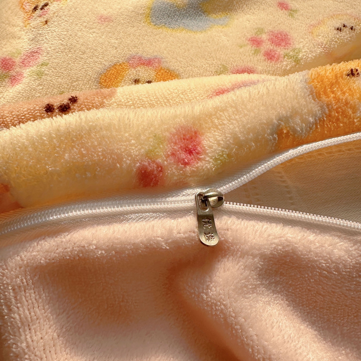 91家纺网 家纺一手货源 找家纺 优选 2025新款小清新加厚高克重牛奶绒四件套直播爆款电商爆款小狗乐园