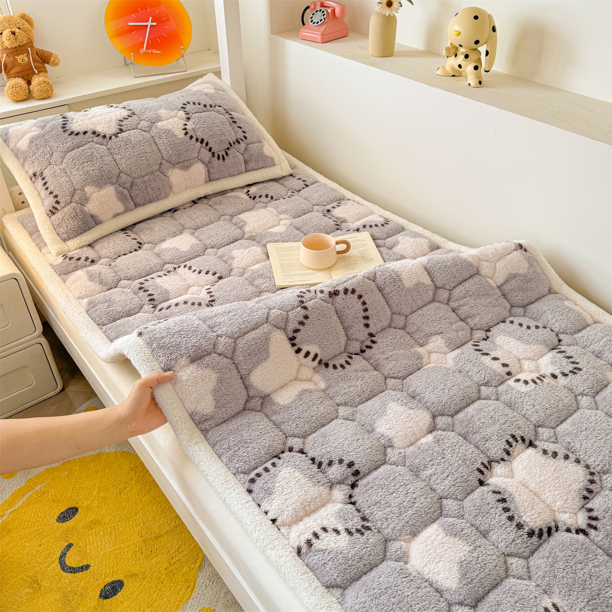 91家纺网 家纺一手货源 找家纺 （总）雯豆家纺 2025新款泰迪绒学生宿舍床褥床垫床护垫