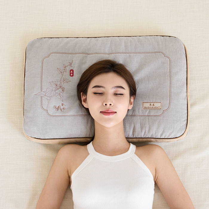 91家纺网 家纺一手货源 找家纺 昕科 2025新款禾绣立体棉麻荞麦枕-棉麻绣花草本荞麦枕头中式亚麻刺绣荞麦壳枕芯 禾绣立体荞麦枕-灰色一只