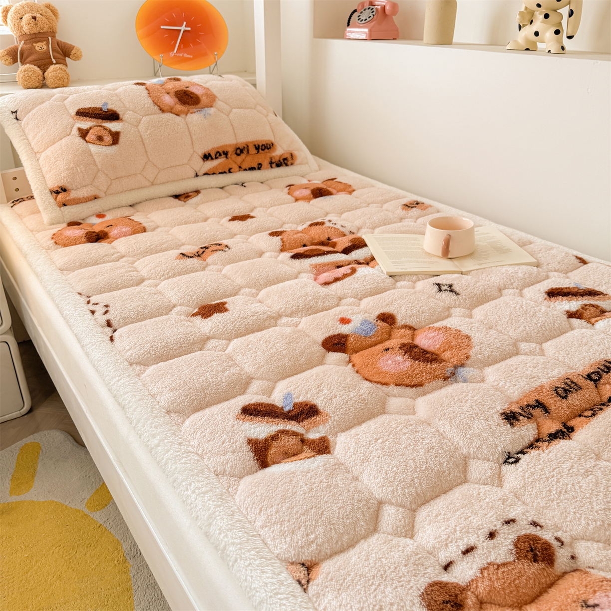 91家纺网 家纺一手货源 找家纺 雯豆家纺 2025新款泰迪绒学生宿舍床褥床垫床护垫 泰迪绒床褥-茶杯熊