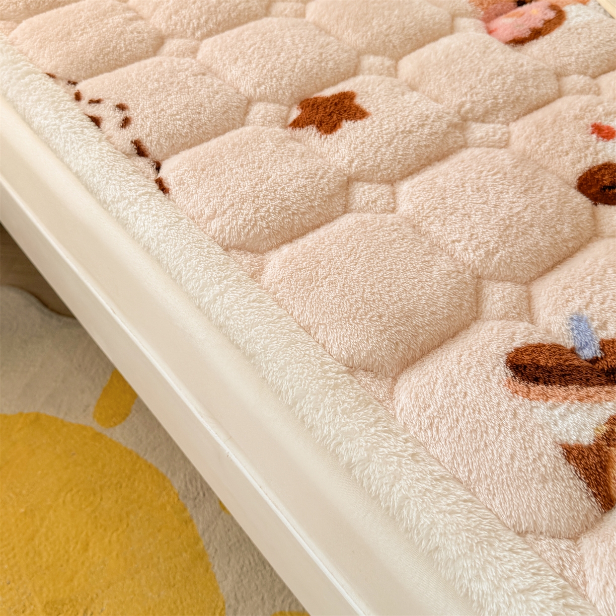 91家纺网 家纺一手货源 找家纺 雯豆家纺 2025新款泰迪绒学生宿舍床褥床垫床护垫 泰迪绒床褥-茶杯熊