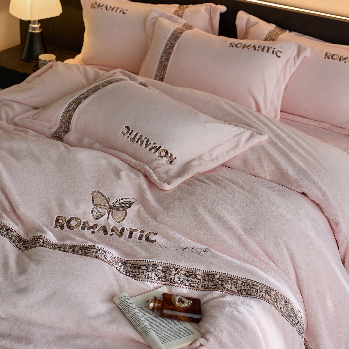 91家纺网 家纺一手货源 找家纺 蓝梦 2025新款直播爆款270克全消光牛奶绒系列四件套-克罗地亚  梦想粉