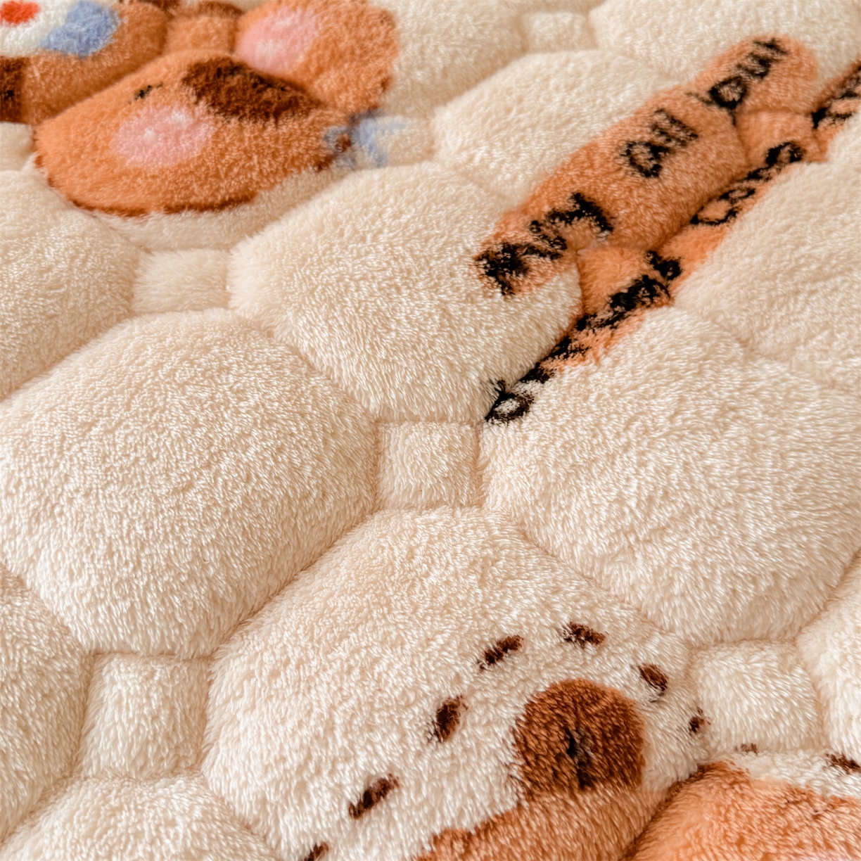 91家纺网 家纺一手货源 找家纺 雯豆家纺 2025新款泰迪绒学生宿舍床褥床垫床护垫 泰迪绒床褥-茶杯熊