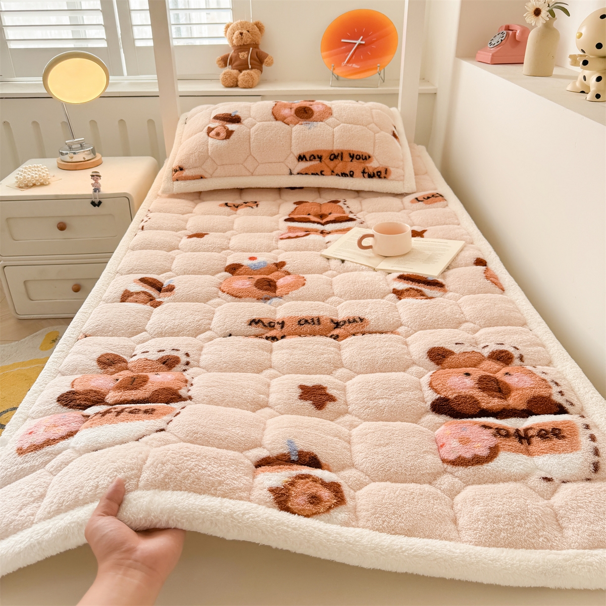 91家纺网 家纺一手货源 找家纺 雯豆家纺 2025新款泰迪绒学生宿舍床褥床垫床护垫 泰迪绒床褥-茶杯熊