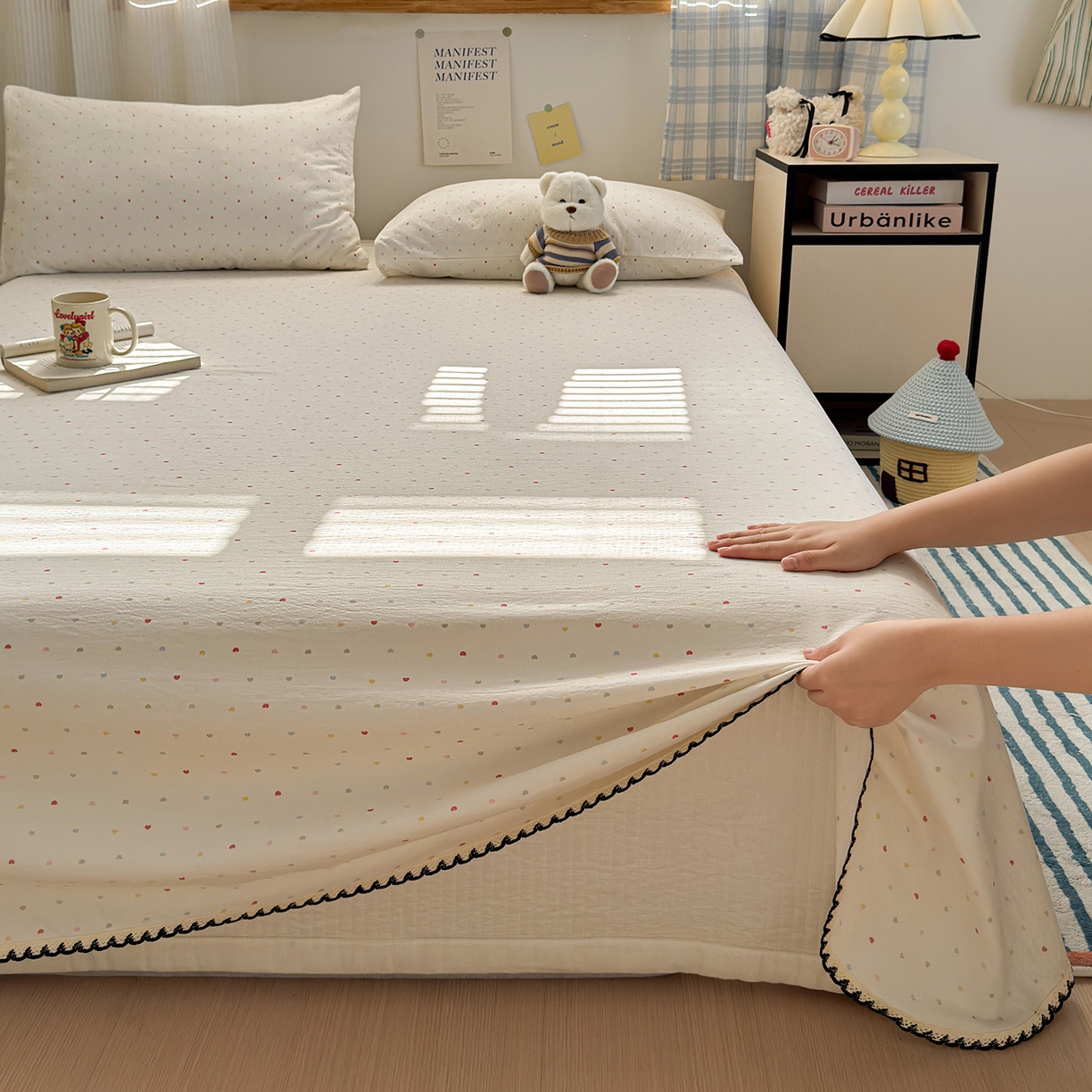 91家纺网 家纺一手货源 找家纺 沐芷 2025 秋冬加厚床单高克重双层纱黑色小花边被单床单三件套 爱心点点