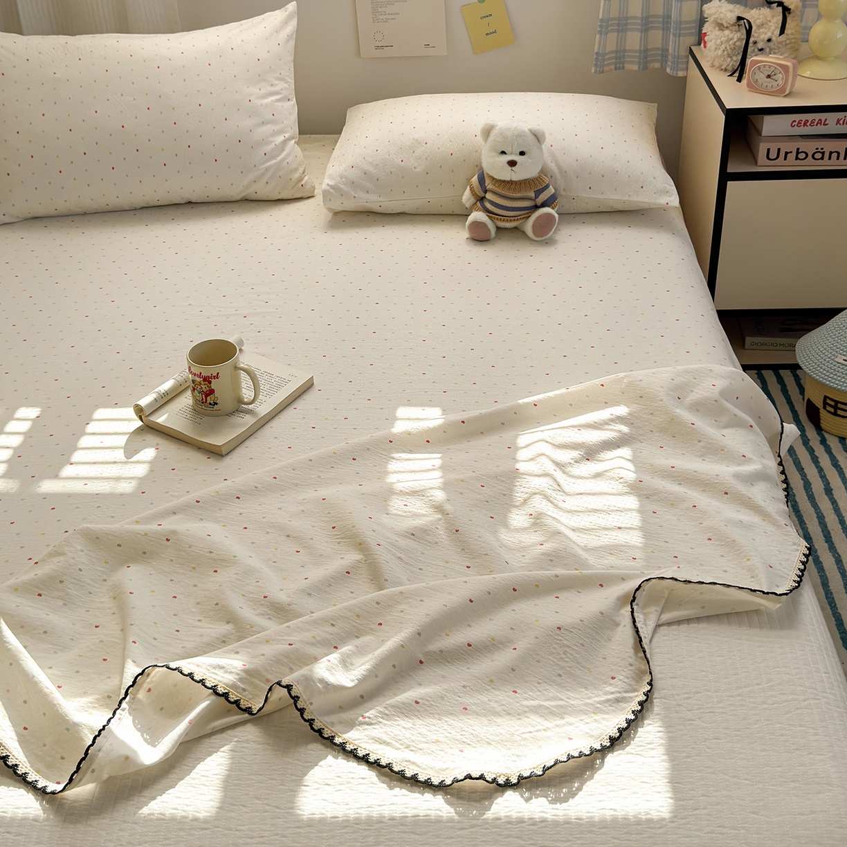 91家纺网 家纺一手货源 找家纺 沐芷 2025 秋冬加厚床单高克重双层纱黑色小花边被单床单三件套 爱心点点