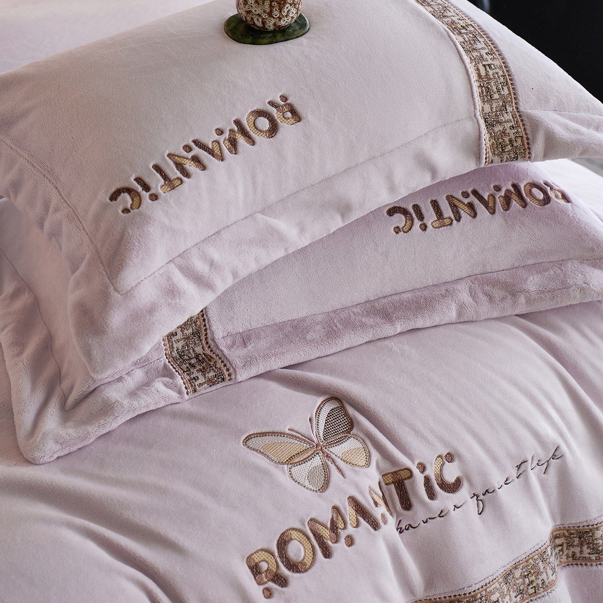 91家纺网 家纺一手货源 找家纺 蓝梦 2025新款直播爆款270克全消光牛奶绒系列四件套-克罗地亚  浅紫