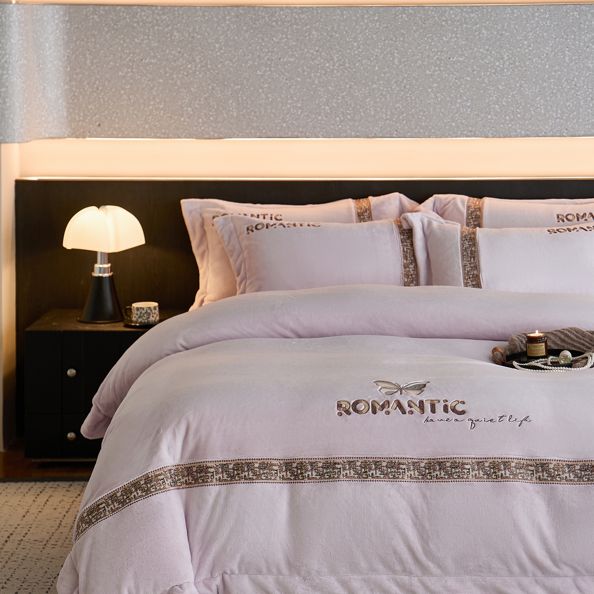 91家纺网 家纺一手货源 找家纺 蓝梦 2025新款直播爆款270克全消光牛奶绒系列四件套-克罗地亚  浅紫