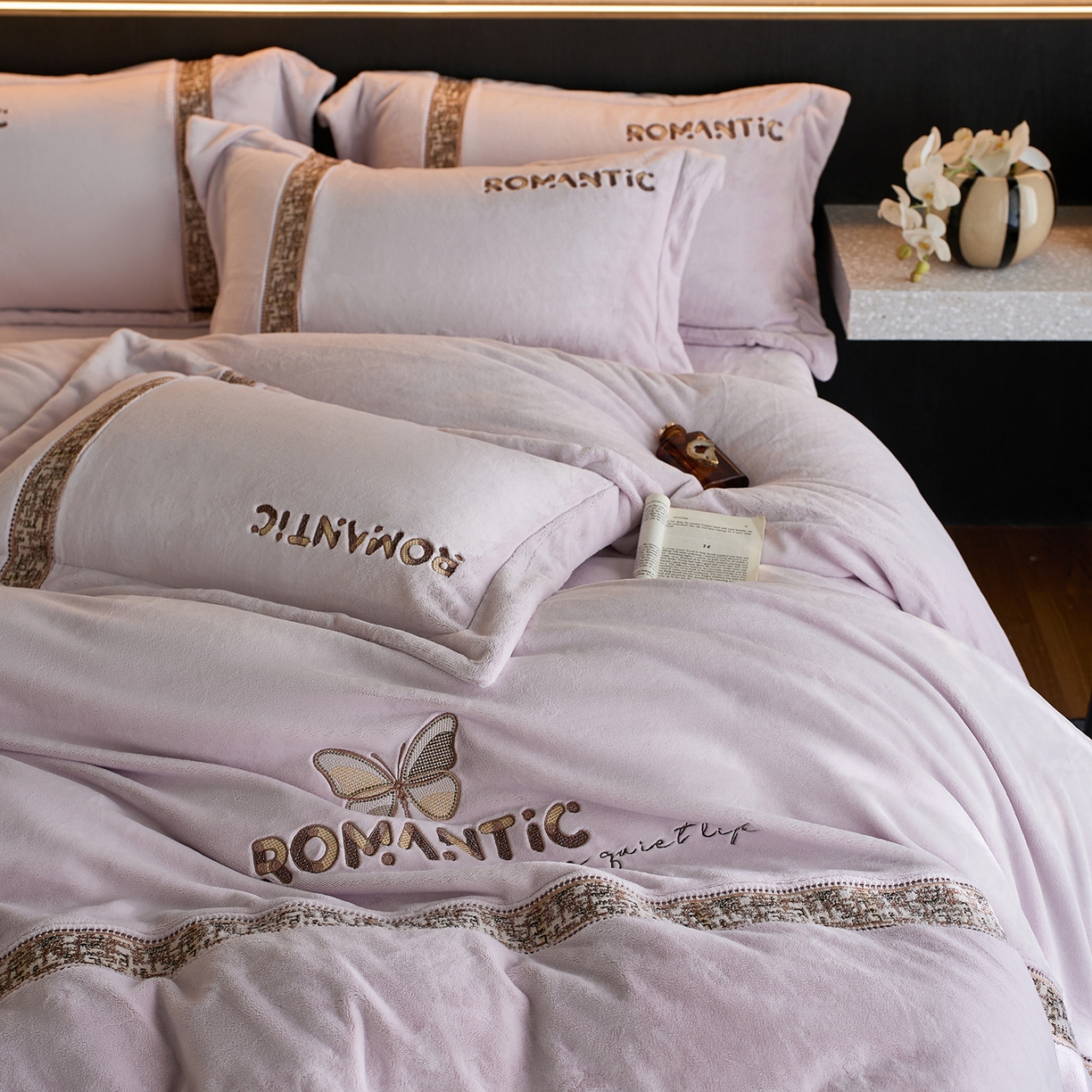 91家纺网 家纺一手货源 找家纺 蓝梦 2025新款直播爆款270克全消光牛奶绒系列四件套-克罗地亚  浅紫