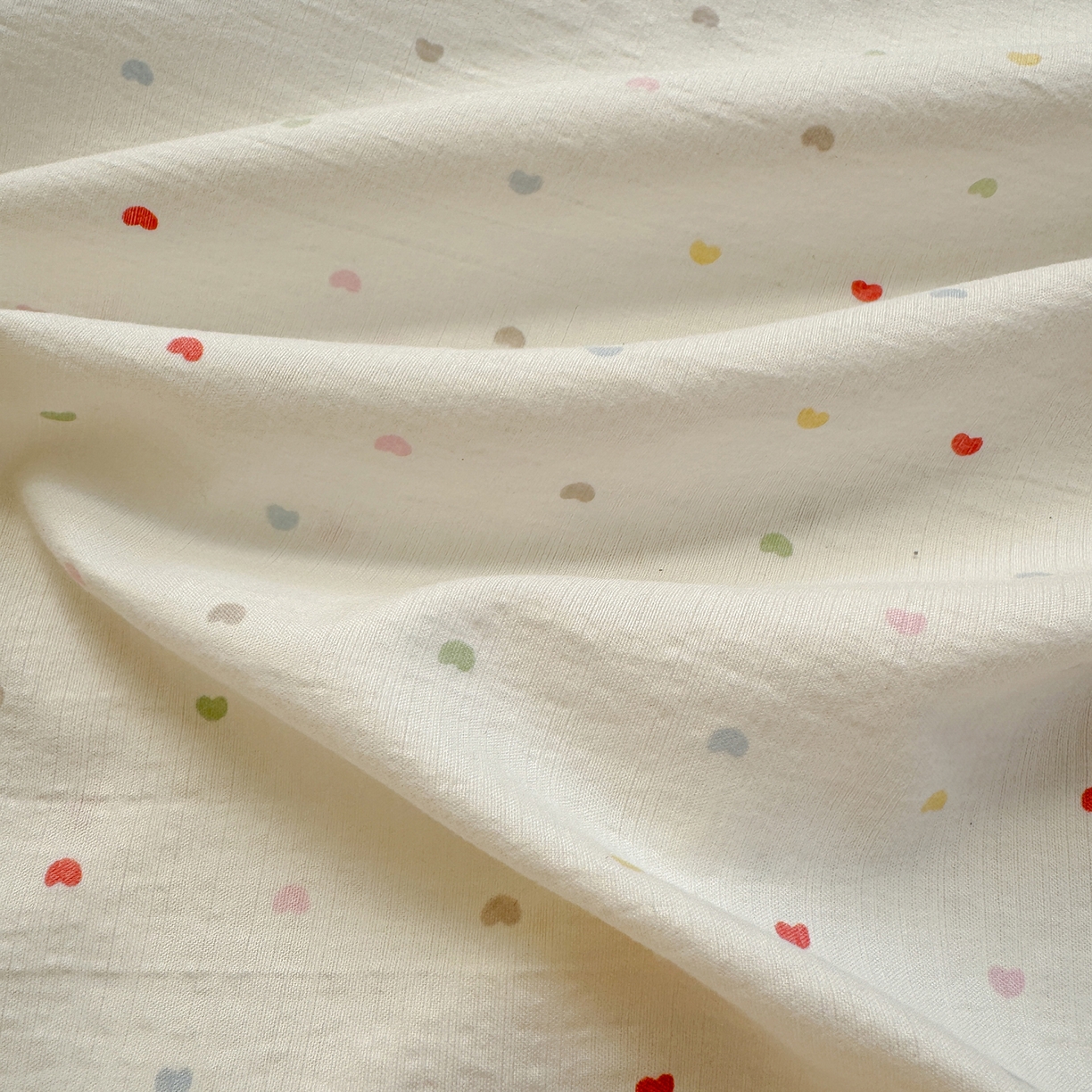 91家纺网 家纺一手货源 找家纺 沐芷 2025 秋冬加厚床单高克重双层纱黑色小花边被单床单三件套 爱心点点