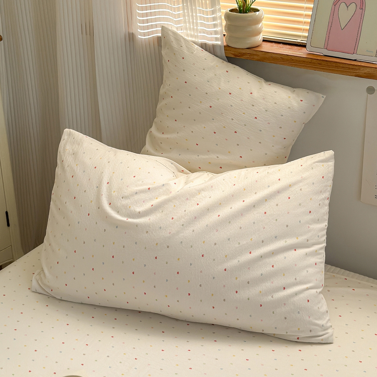 91家纺网 家纺一手货源 找家纺 沐芷 2025 秋冬加厚床单高克重双层纱黑色小花边被单床单三件套 爱心点点