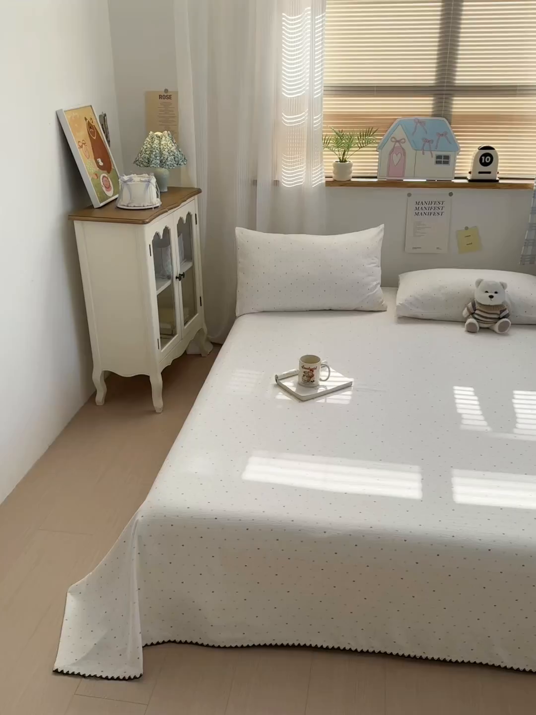 91家纺网 家纺一手货源 找家纺 沐芷 2025 秋冬加厚床单高克重双层纱黑色小花边被单床单三件套 爱心点点