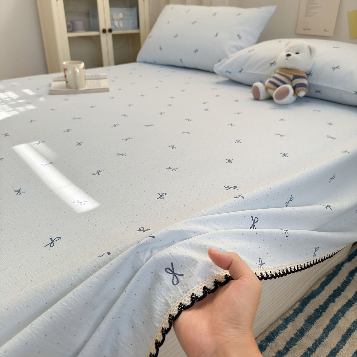 91家纺网 家纺一手货源 找家纺 沐芷 2025 秋冬加厚床单高克重双层纱黑色小花边被单床单三件套 波点蓝结