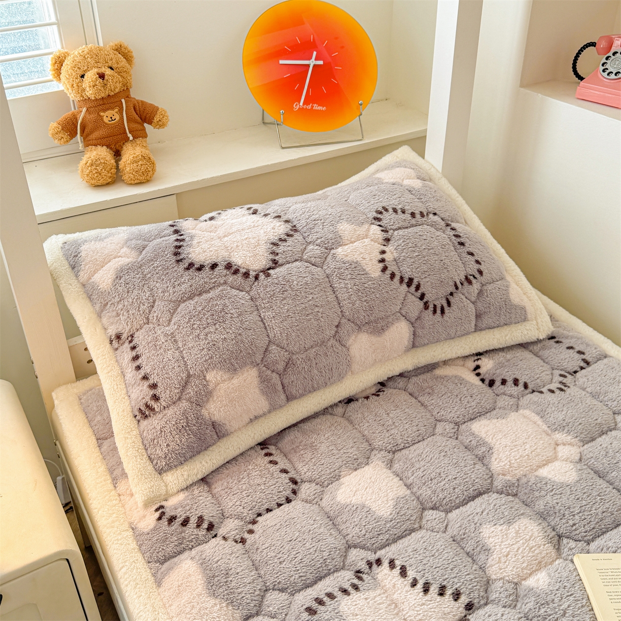 91家纺网 家纺一手货源 找家纺 雯豆家纺 2025新款泰迪绒学生宿舍床褥床垫床护垫 泰迪绒床褥-浩瀚星辰