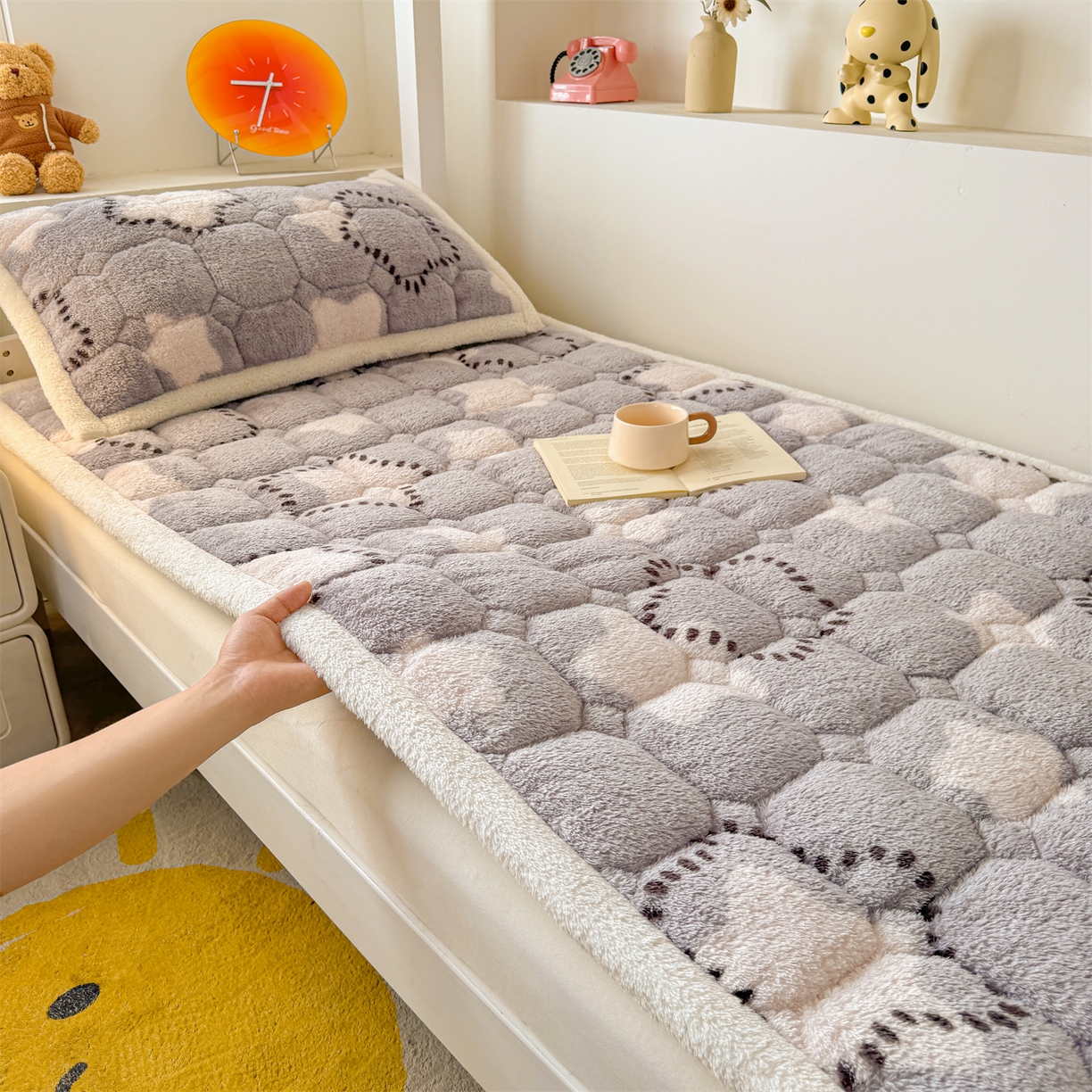 91家纺网 家纺一手货源 找家纺 雯豆家纺 2025新款泰迪绒学生宿舍床褥床垫床护垫 泰迪绒床褥-浩瀚星辰