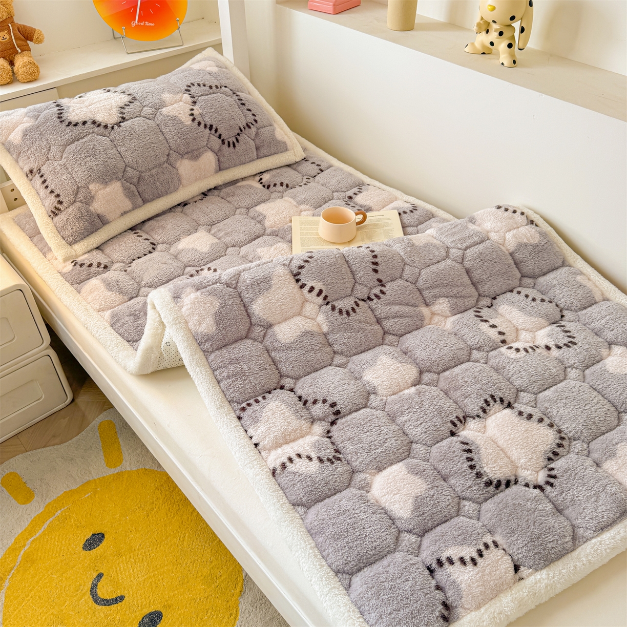 91家纺网 家纺一手货源 找家纺 雯豆家纺 2025新款泰迪绒学生宿舍床褥床垫床护垫 泰迪绒床褥-浩瀚星辰