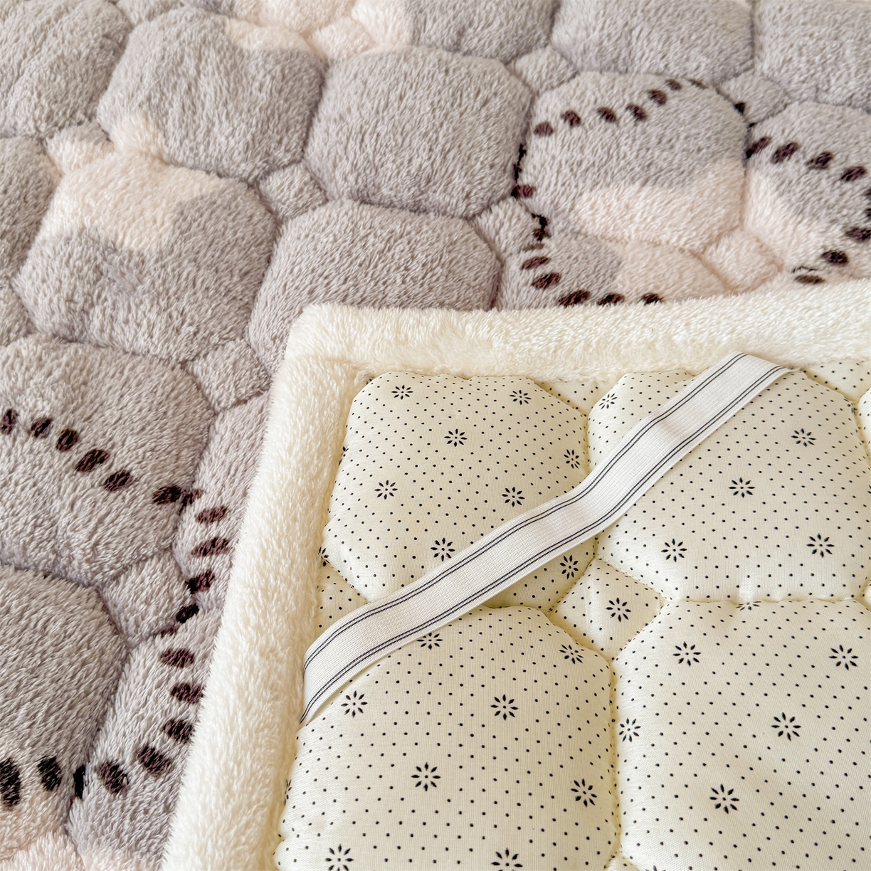 91家纺网 家纺一手货源 找家纺 雯豆家纺 2025新款泰迪绒学生宿舍床褥床垫床护垫 泰迪绒床褥-浩瀚星辰