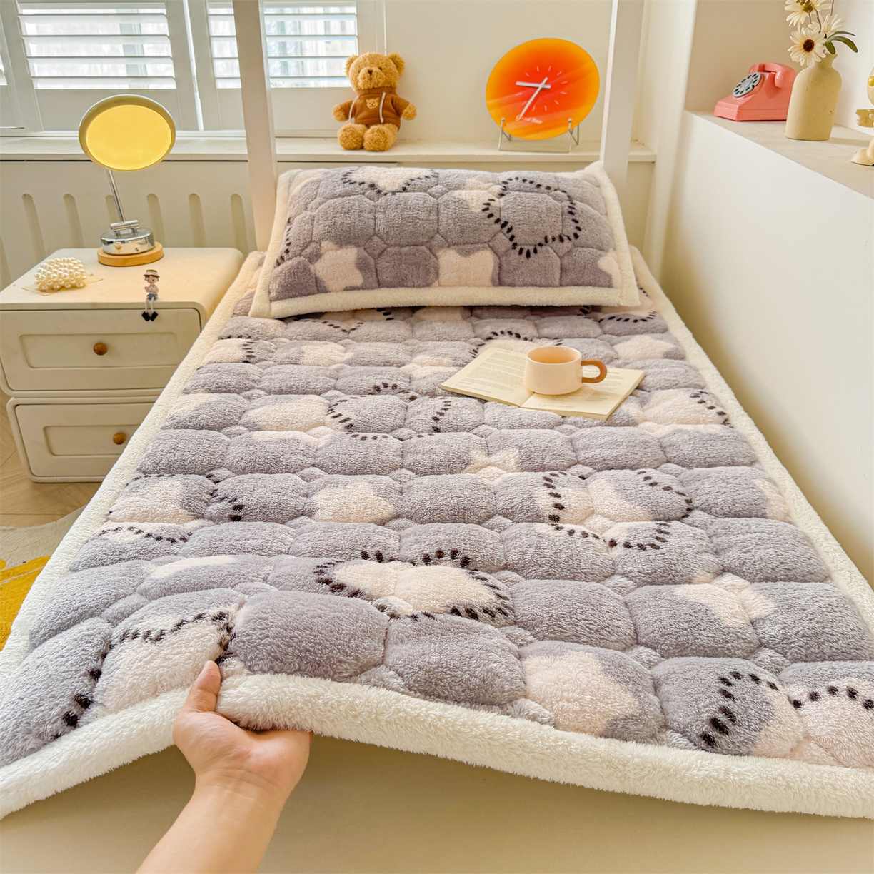 91家纺网 家纺一手货源 找家纺 雯豆家纺 2025新款泰迪绒学生宿舍床褥床垫床护垫 泰迪绒床褥-浩瀚星辰