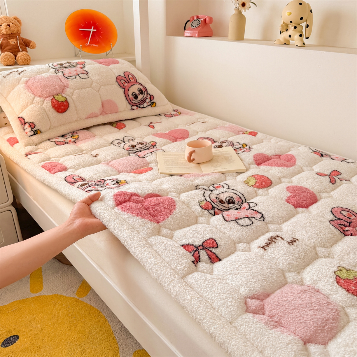 91家纺网 家纺一手货源 找家纺 雯豆家纺 2025新款泰迪绒学生宿舍床褥床垫床护垫 泰迪绒床褥-可爱布布