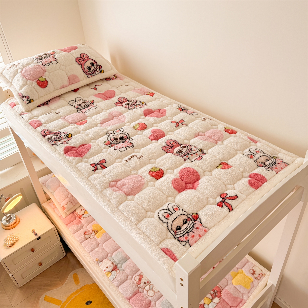 91家纺网 家纺一手货源 找家纺 雯豆家纺 2025新款泰迪绒学生宿舍床褥床垫床护垫 泰迪绒床褥-可爱布布