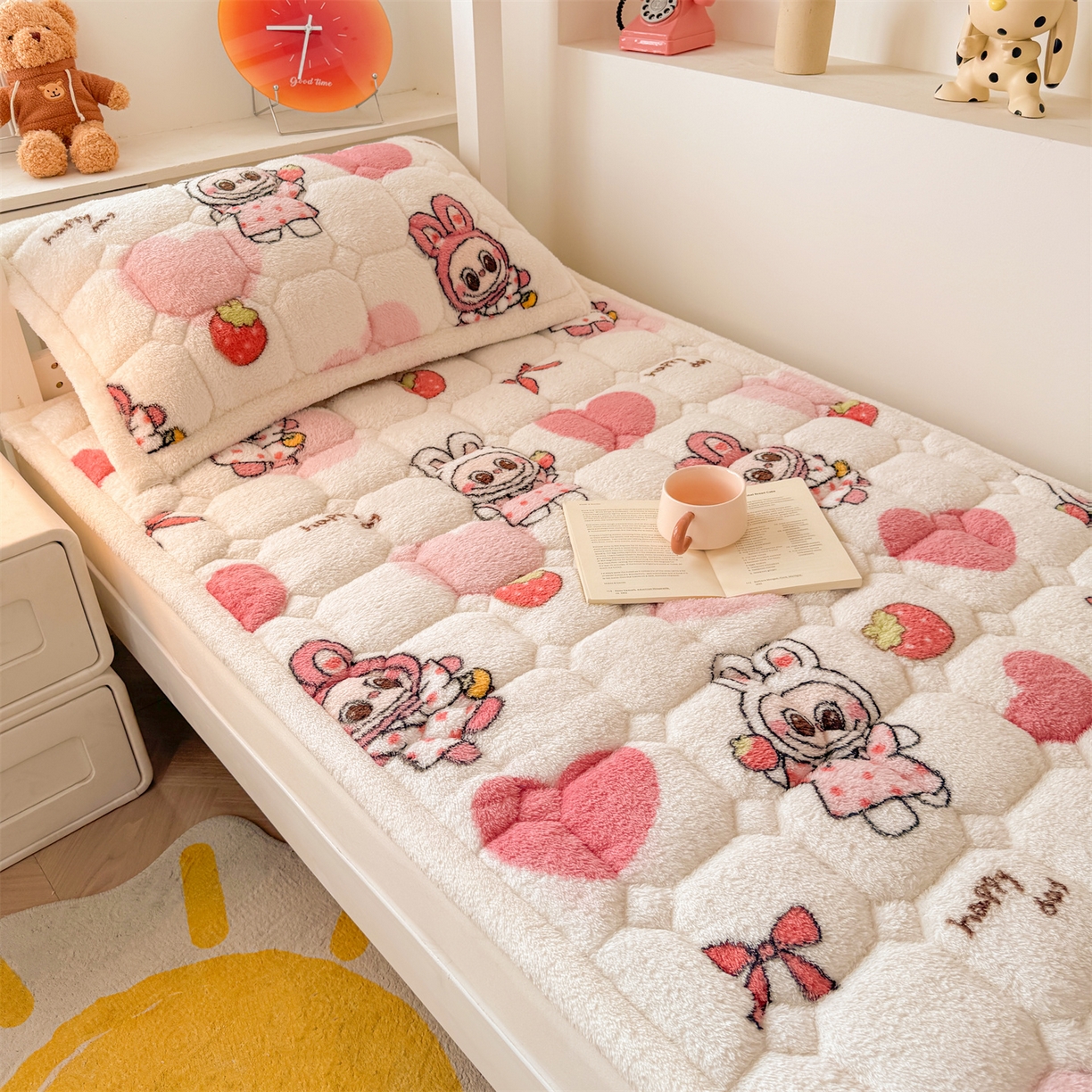 91家纺网 家纺一手货源 找家纺 雯豆家纺 2025新款泰迪绒学生宿舍床褥床垫床护垫 泰迪绒床褥-可爱布布