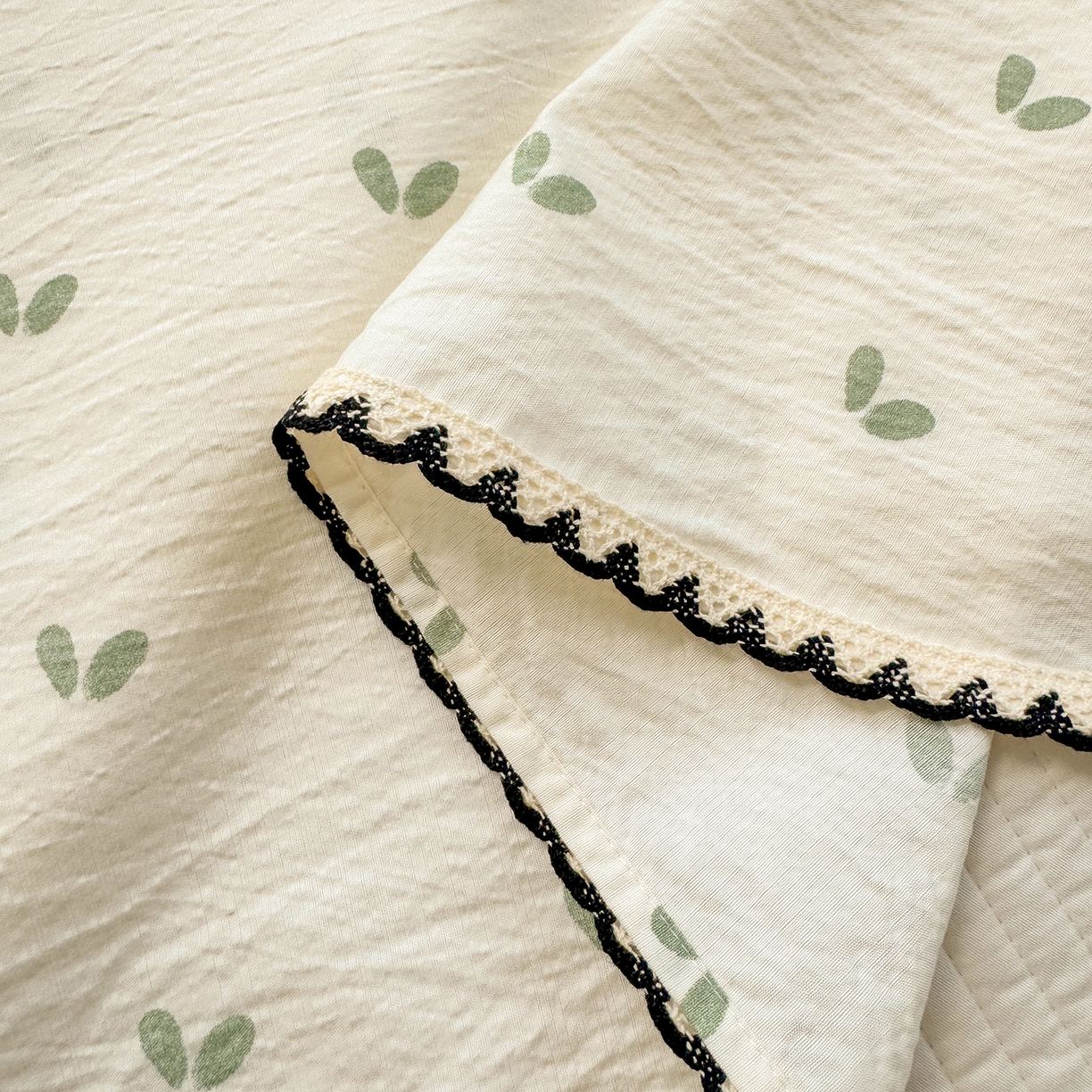 91家纺网 家纺一手货源 找家纺 沐芷 2025 秋冬加厚床单高克重双层纱黑色小花边被单床单三件套 绿芽