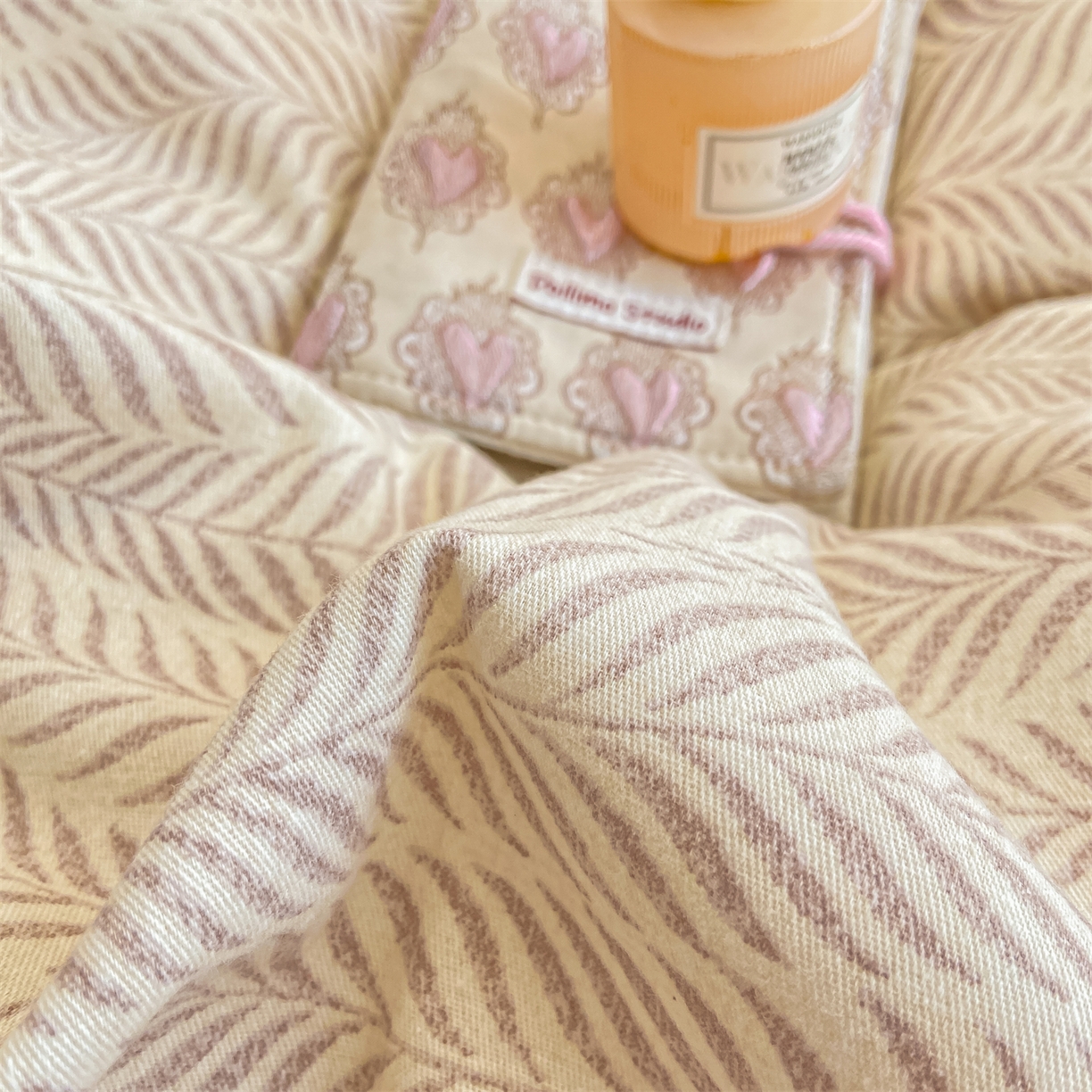 91家纺网 家纺一手货源 找家纺 灰鲸 2025新款A类全棉磨毛四件套 千逐-咖