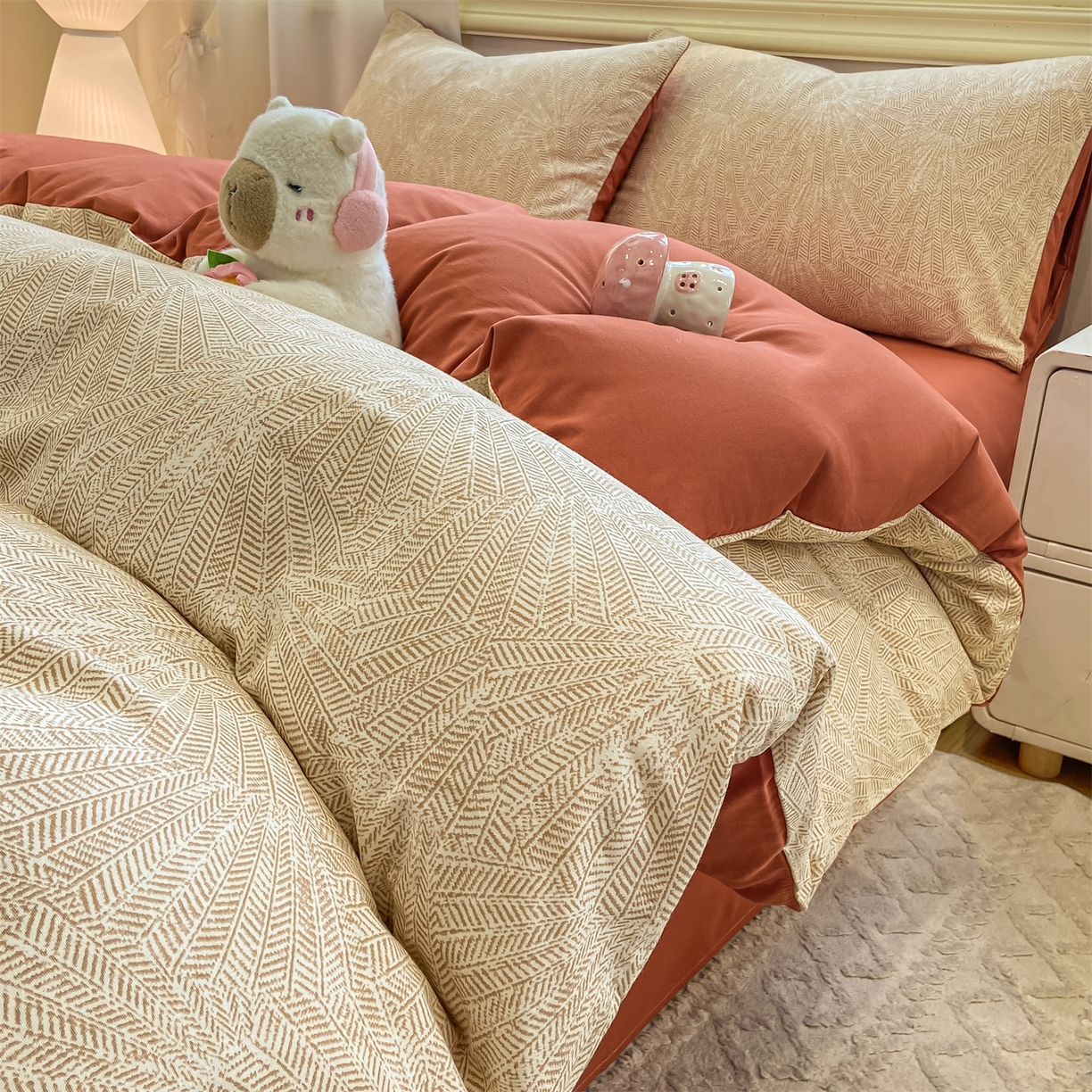 91家纺网 家纺一手货源 找家纺 灰鲸 2025新款A类全棉磨毛四件套 南昭-咖