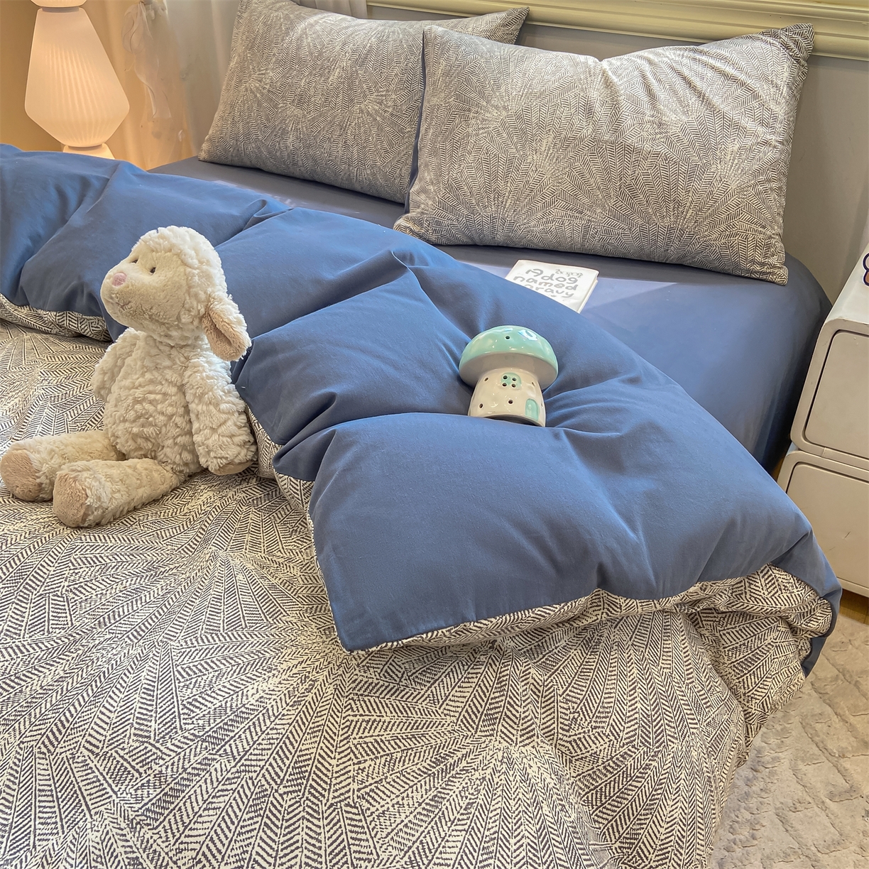 91家纺网 家纺一手货源 找家纺 灰鲸 2025新款A类全棉磨毛四件套 南昭-蓝