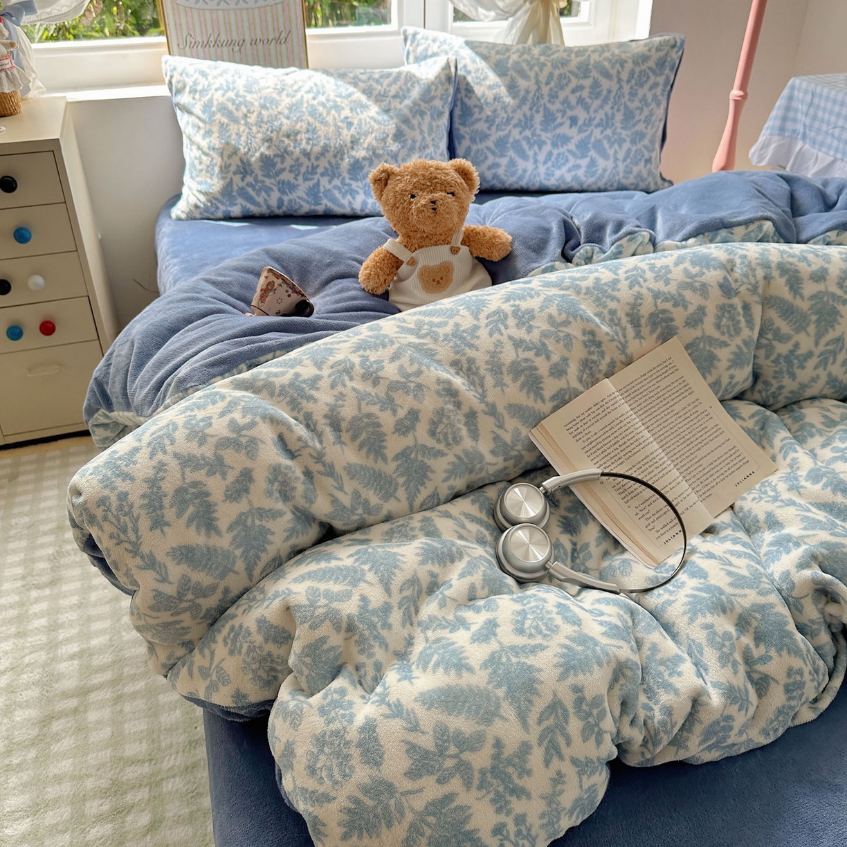 91家纺网 家纺一手货源 找家纺 优选良品 2025新款小清新加厚高克重牛奶绒四件套直播热款电商热款叶子青青