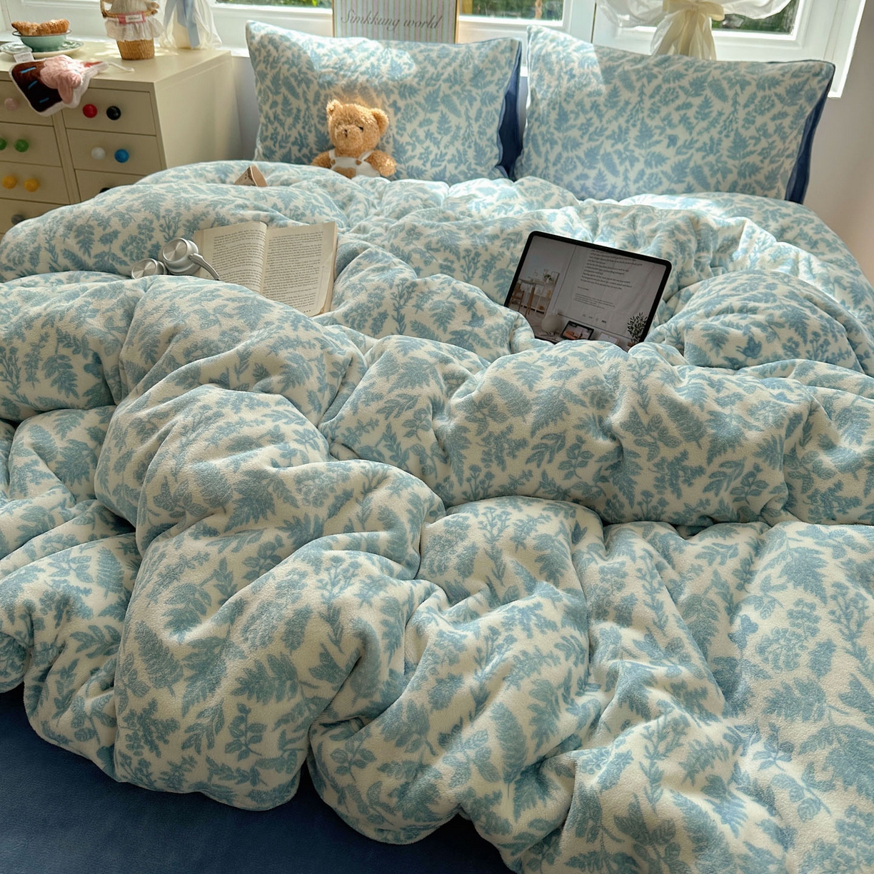 91家纺网 家纺一手货源 找家纺 优选良品 2025新款小清新加厚高克重牛奶绒四件套直播热款电商热款叶子青青