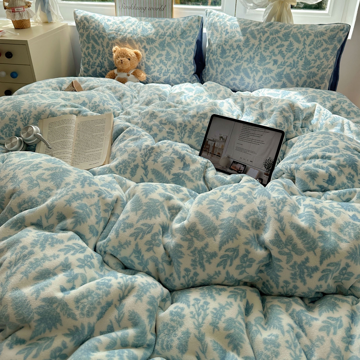 91家纺网 家纺一手货源 找家纺 优选良品 2025新款小清新加厚高克重牛奶绒四件套直播热款电商热款叶子青青