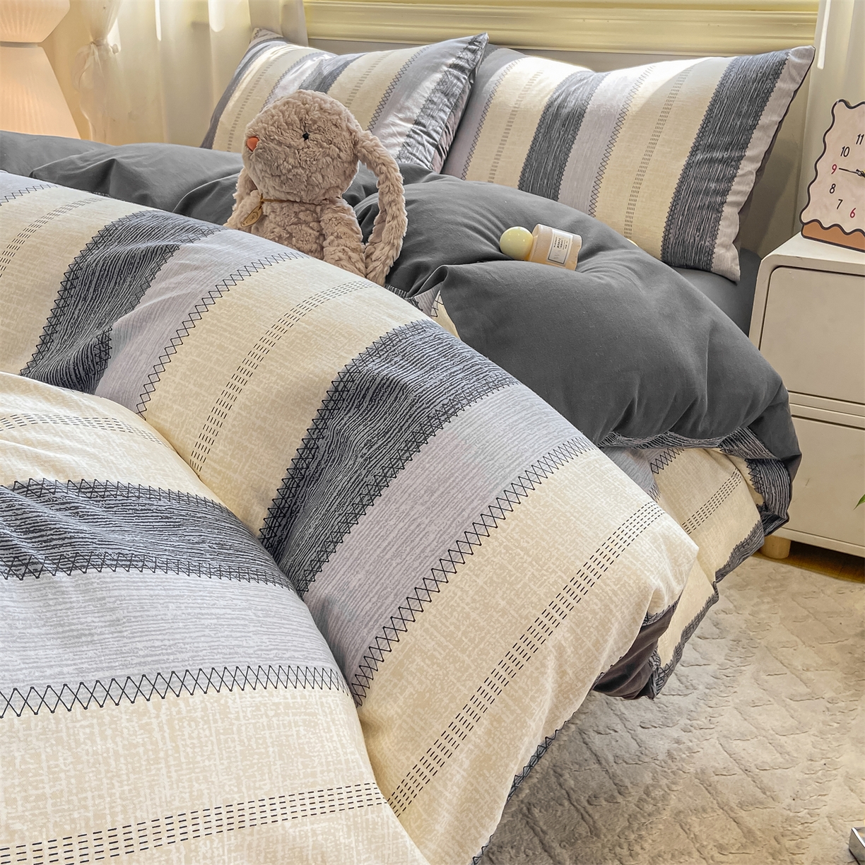 91家纺网 家纺一手货源 找家纺 灰鲸 2025新款A类全棉磨毛四件套 格律-灰