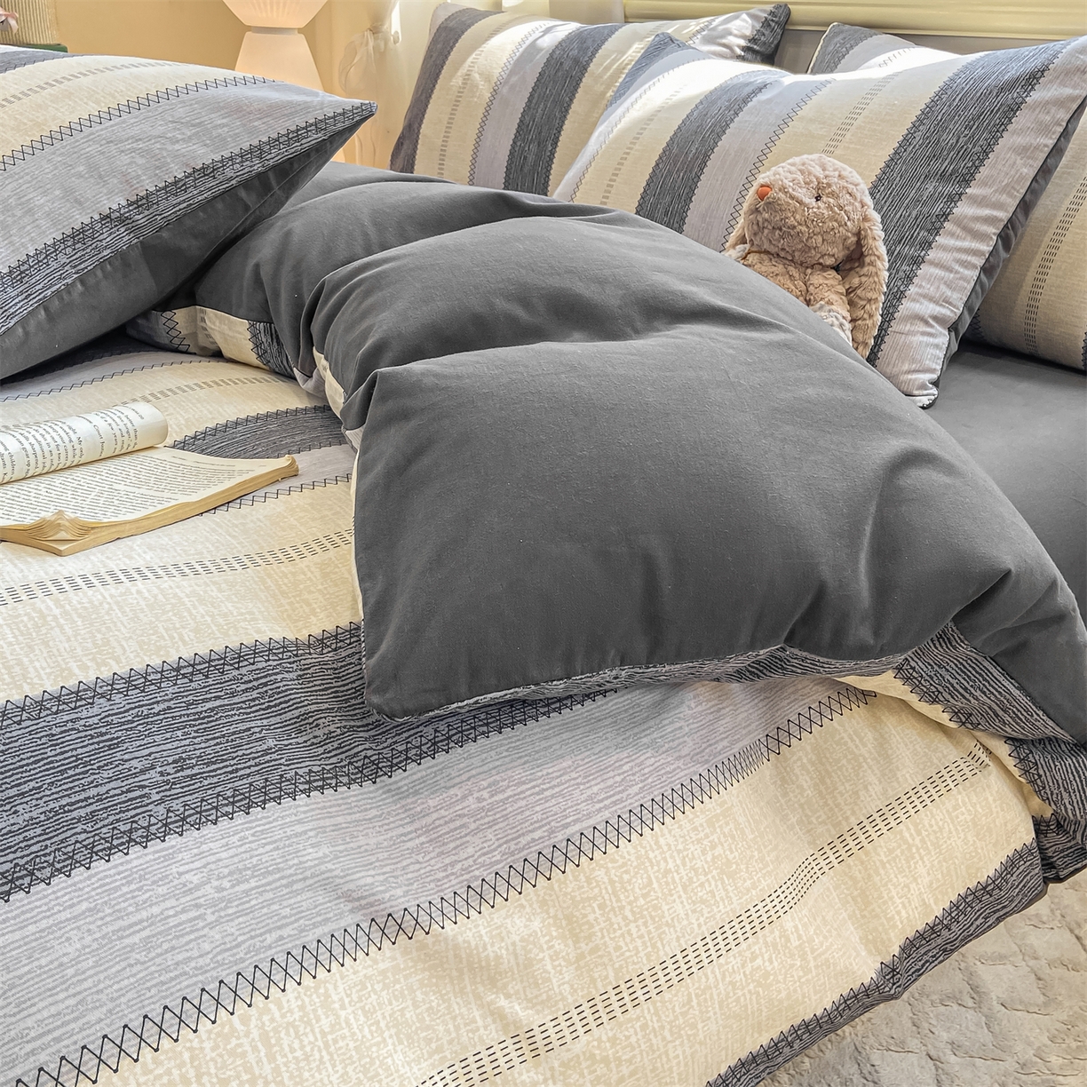 91家纺网 家纺一手货源 找家纺 灰鲸 2025新款A类全棉磨毛四件套 格律-灰