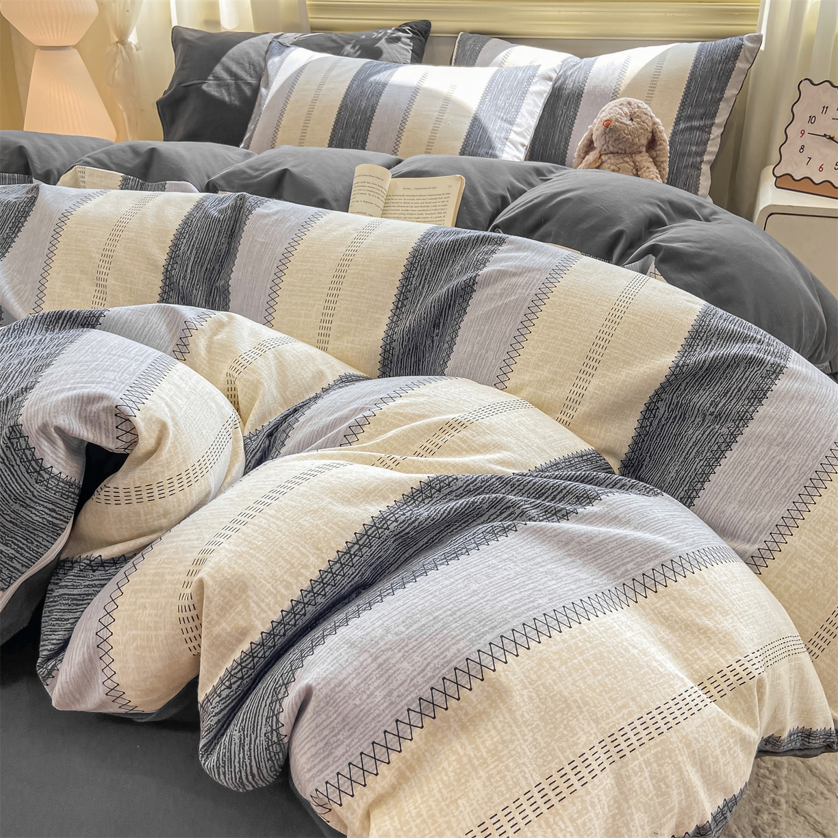 91家纺网 家纺一手货源 找家纺 灰鲸 2025新款A类全棉磨毛四件套 格律-灰