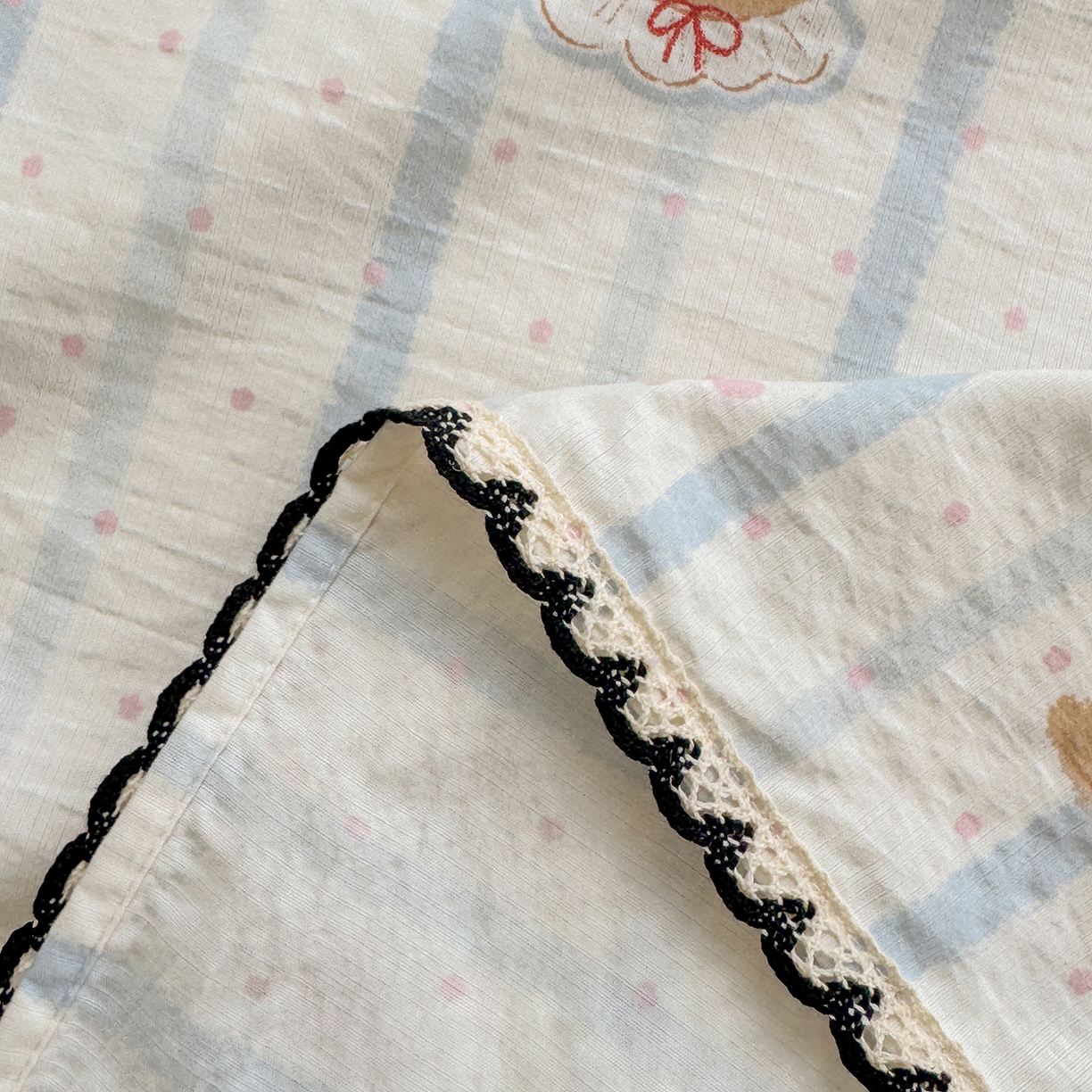 91家纺网 家纺一手货源 找家纺 沐芷 2025 秋冬加厚床单高克重双层纱黑色小花边被单床单三件套 条纹乐园