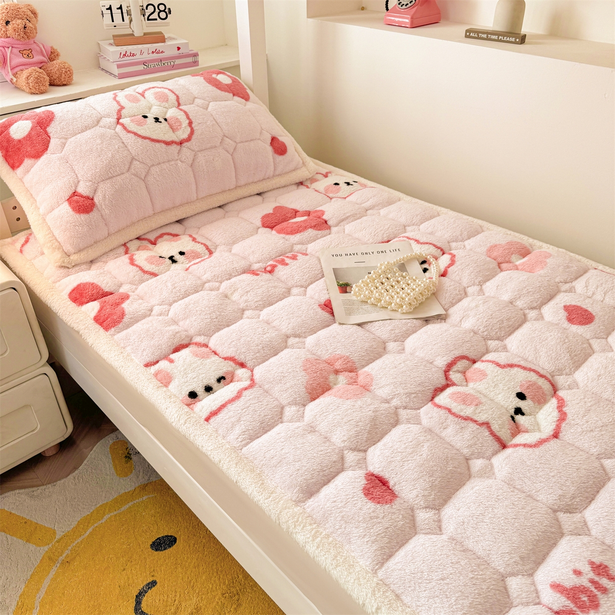 91家纺网 家纺一手货源 找家纺 雯豆家纺 2025新款泰迪绒学生宿舍床褥床垫床护垫 泰迪绒床褥-浪漫兔