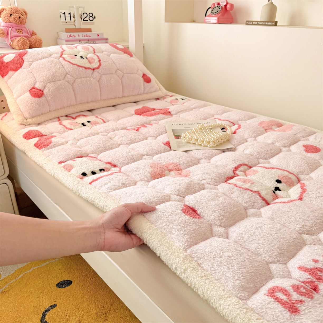 91家纺网 家纺一手货源 找家纺 雯豆家纺 2025新款泰迪绒学生宿舍床褥床垫床护垫 泰迪绒床褥-浪漫兔