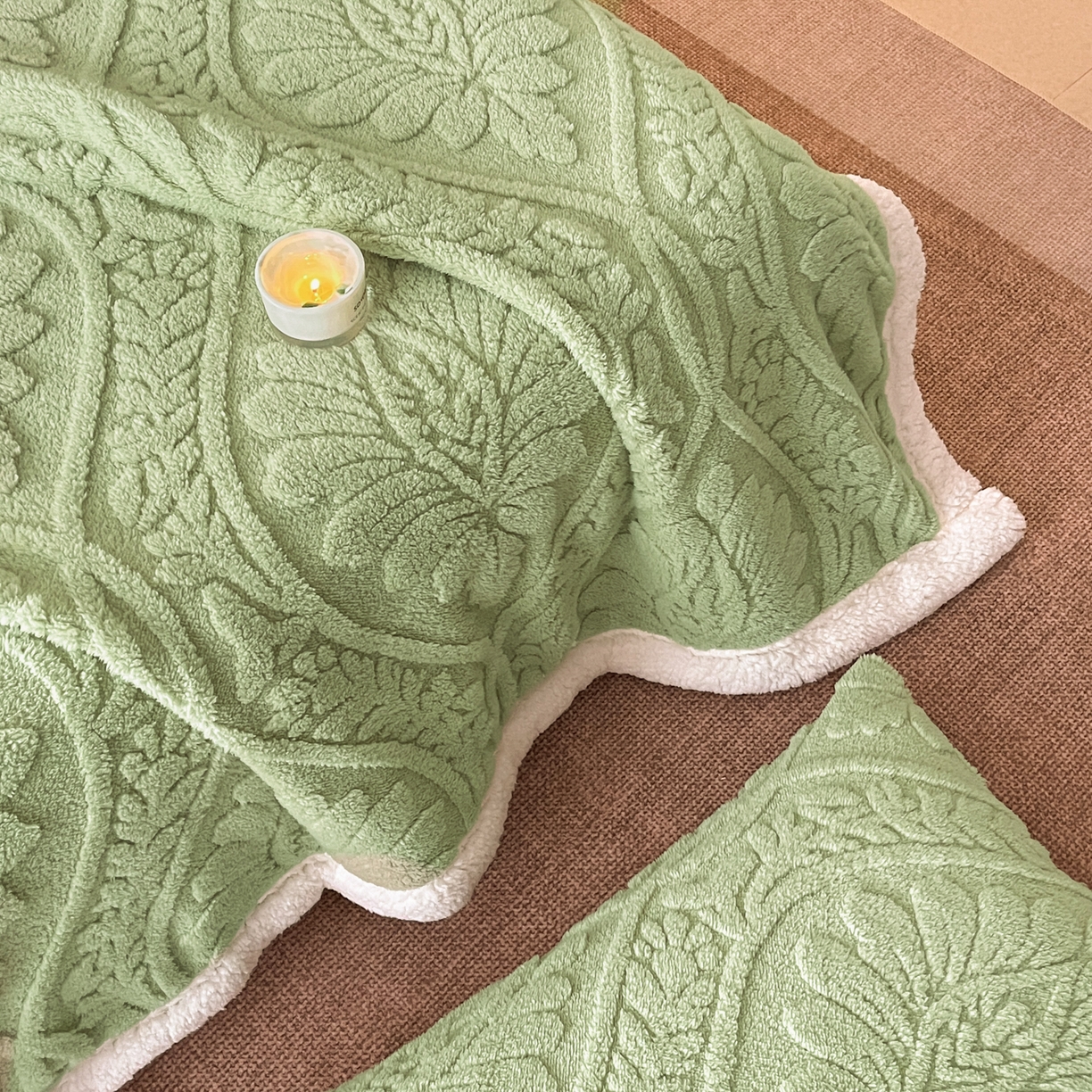 91家纺网 家纺一手货源 找家纺 （总）莱家富 2026新款双层提花塔芙绒绒羊羔绒毛毯-繁花系列双层毯（可供跨境压缩）