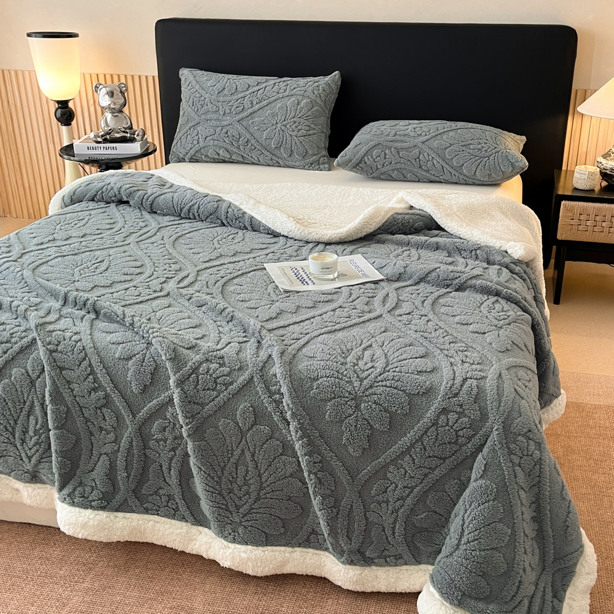 91家纺网 家纺一手货源 找家纺 莱家富 2026新款双层提花塔芙绒绒羊羔绒毛毯-繁花系列双层毯（可供跨境压缩） 繁花-深灰