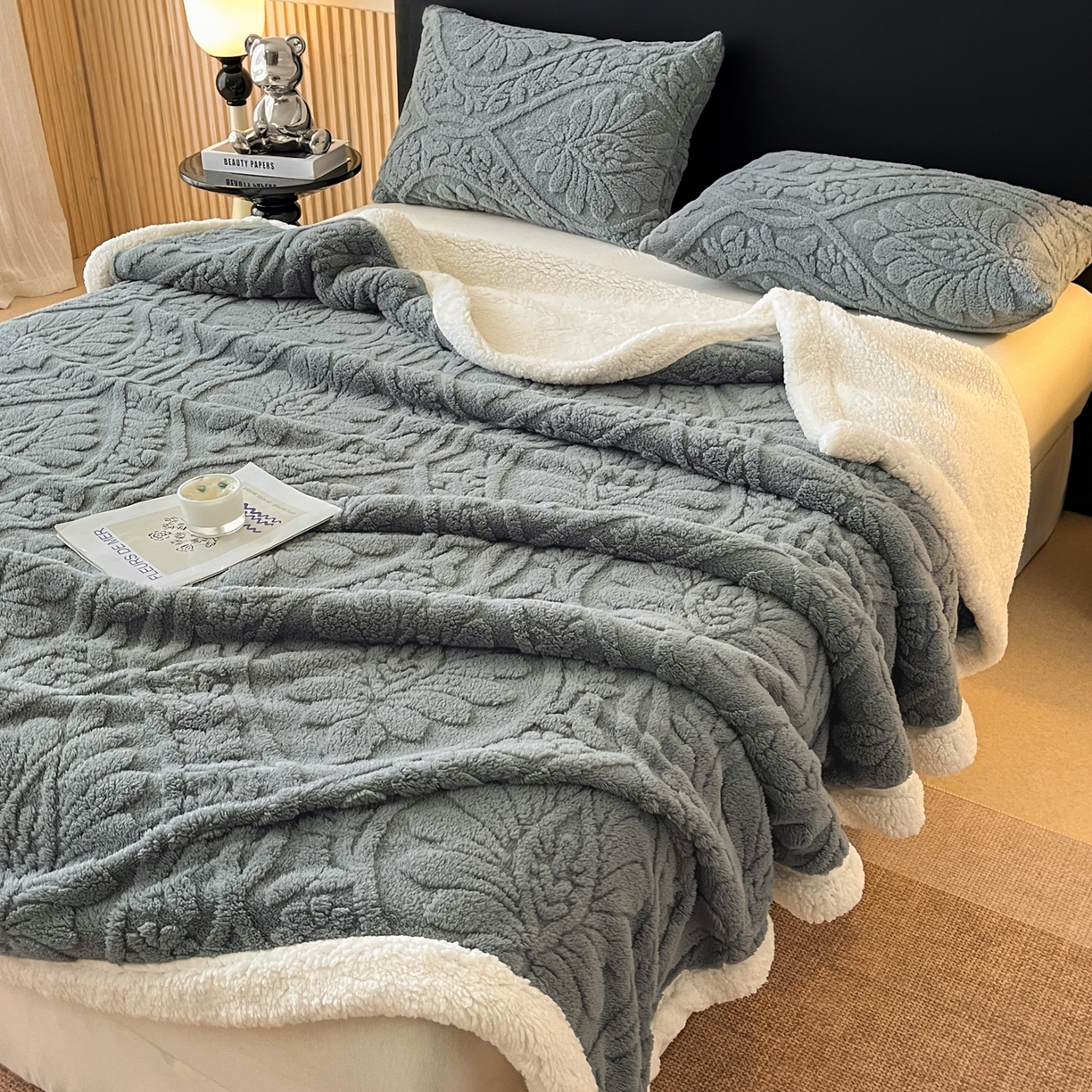 91家纺网 家纺一手货源 找家纺 莱家富 2026新款双层提花塔芙绒绒羊羔绒毛毯-繁花系列双层毯（可供跨境压缩） 繁花-深灰